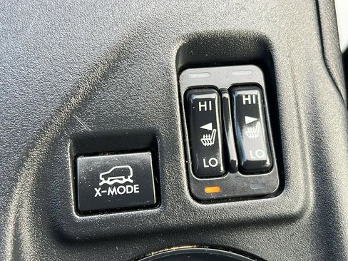 Used 2021 Subaru Crosstrek 2.0i Premium w/ Moonroof Package image 25