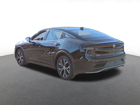 Used 2023 Toyota Crown XLE image 4