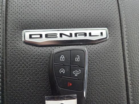 Used 2025 GMC Sierra 2500 Denali w/ Technology Package image 40