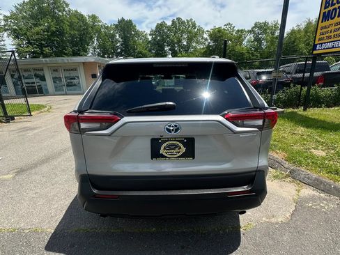 Used 2021 Toyota RAV4 LE AWD/4WD image 6