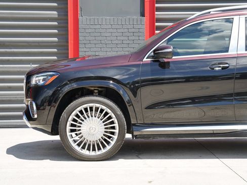 Used 2024 Mercedes-Benz Maybach GLS 600 4MATIC image 5