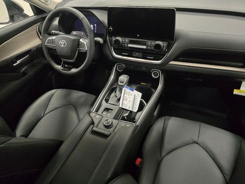 New 2026 Toyota Grand Highlander Platinum image 24