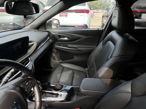 Used 2025 Buick Envista Sport Touring image 21