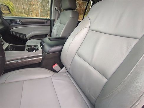 Used 2016 Chevrolet Suburban LT image 4