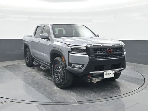 Used 2025 Nissan Frontier PRO-4X image 8