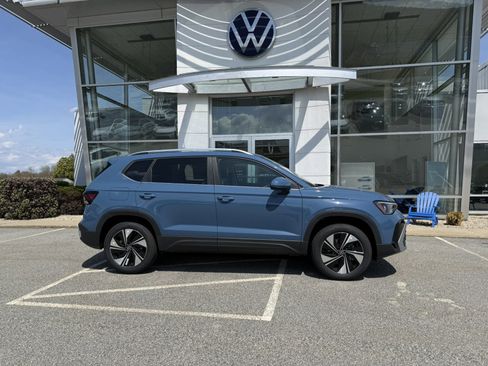 New 2026 Volkswagen Taos SE AWD/4WD image 2