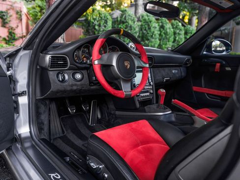 Used 2011 Porsche 911 GT2 RS RWD image 16