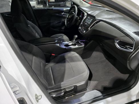 Used 2018 Chevrolet Malibu LT image 32