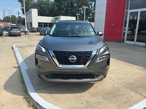 Used 2023 Nissan Rogue SV w/ SV Premium B Package FWD image 2