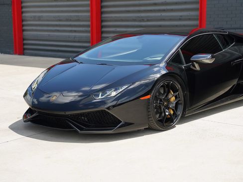 Used 2016 Lamborghini Huracan LP 610-4 AWD/4WD image 2