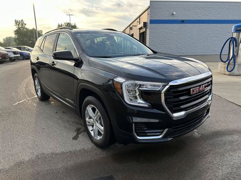 Used 2024 GMC Terrain SLE w/ Driver Convenience Package AWD/4WD image 13