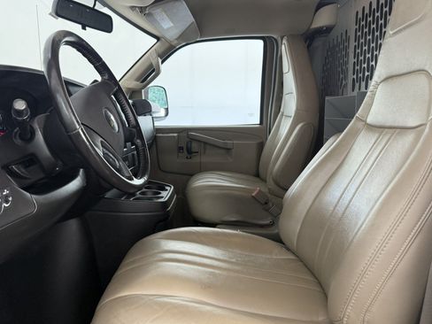 Used 2022 Chevrolet Express 3500 w/ Driver Convenience Package RWD image 18