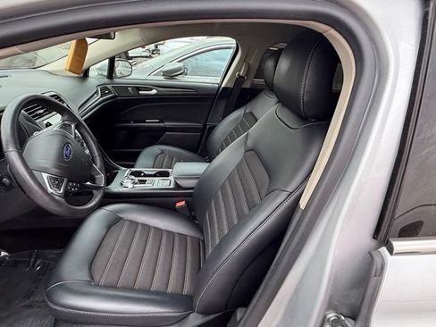 Used 2018 Ford Fusion SE w/ Equipment Group 201A FWD image 10