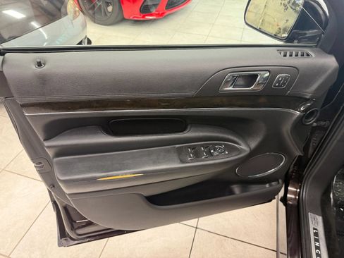 Used 2013 Lincoln MKT AWD image 13