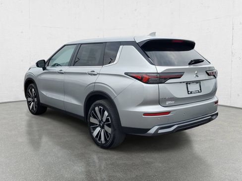 Used 2025 Mitsubishi Outlander SE AWD/4WD image 5