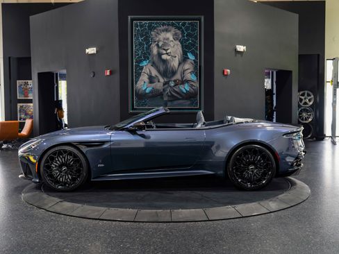 Used 2021 Aston Martin DBS Superleggera Volante image 15