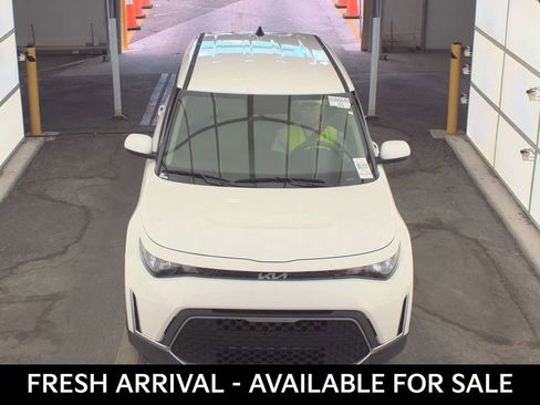 Used 2025 Kia Soul LX w/ LX Technology Package FWD image 2