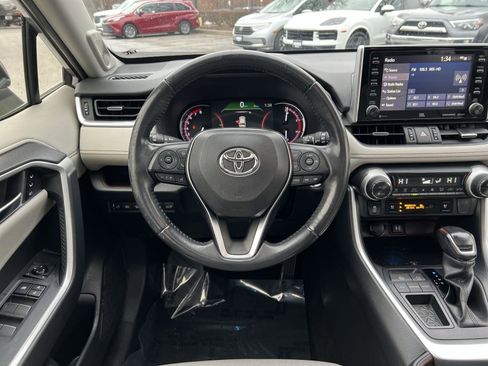 Used 2019 Toyota RAV4 Limited image 16