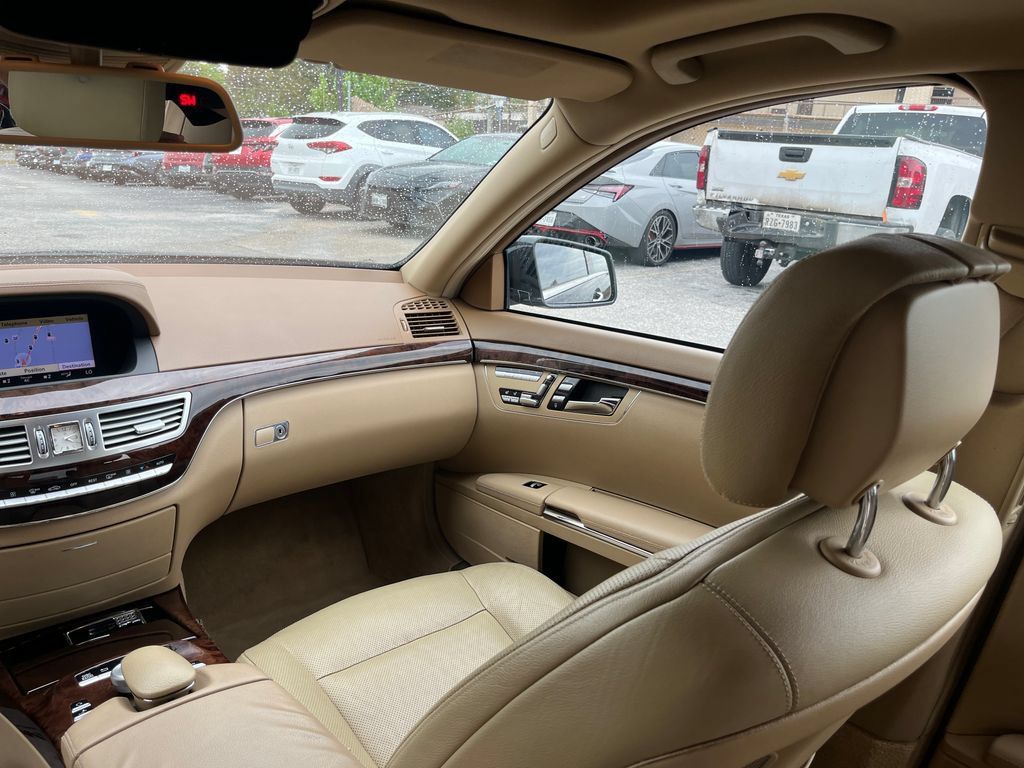 Used 2013 Mercedes-Benz S 550 image 24