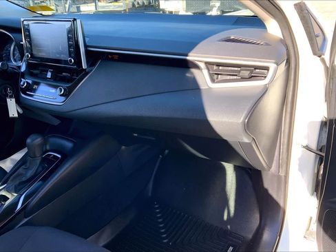 Used 2020 Toyota Corolla LE image 16