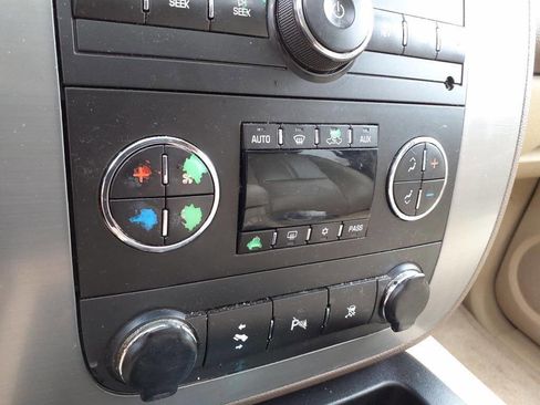 Used 2008 GMC Yukon XL SLT w/ SLT Preferred Equipment Group image 16