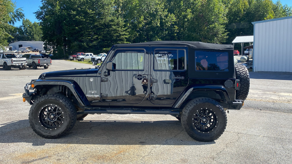 Used 2018 Jeep Wrangler Unlimited Sahara w/ Connectivity Group AWD/4WD image 8