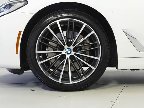 Certified 2023 BMW 530i w/ Convenience Package RWD image 5