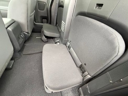 Used 2024 Nissan Frontier S w/ Technology Package image 15