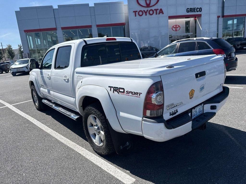 Used 2015 Toyota Tacoma 4x4 Double Cab w/ TRD Sport Package image 4