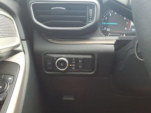 Used 2023 Ford Explorer Limited w/ Equipment Group 301A AWD/4WD image 14