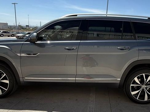 Used 2024 Volkswagen Atlas SEL Premium R-Line image 3