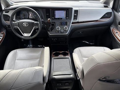 Used 2020 Toyota Sienna Limited Premium image 25