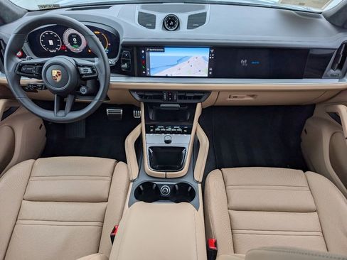 Used 2024 Porsche Cayenne Turbo image 6