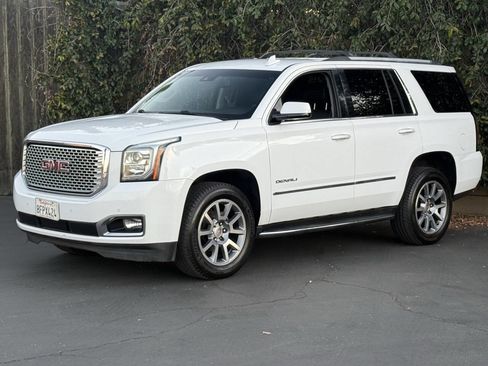 Used 2017 GMC Yukon Denali image 4