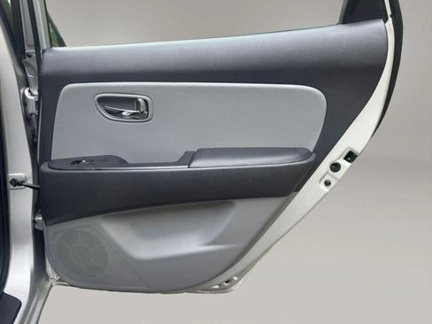 Used 2010 Hyundai Elantra GLS FWD image 13