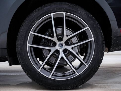 Certified 2025 Porsche Macan image 13