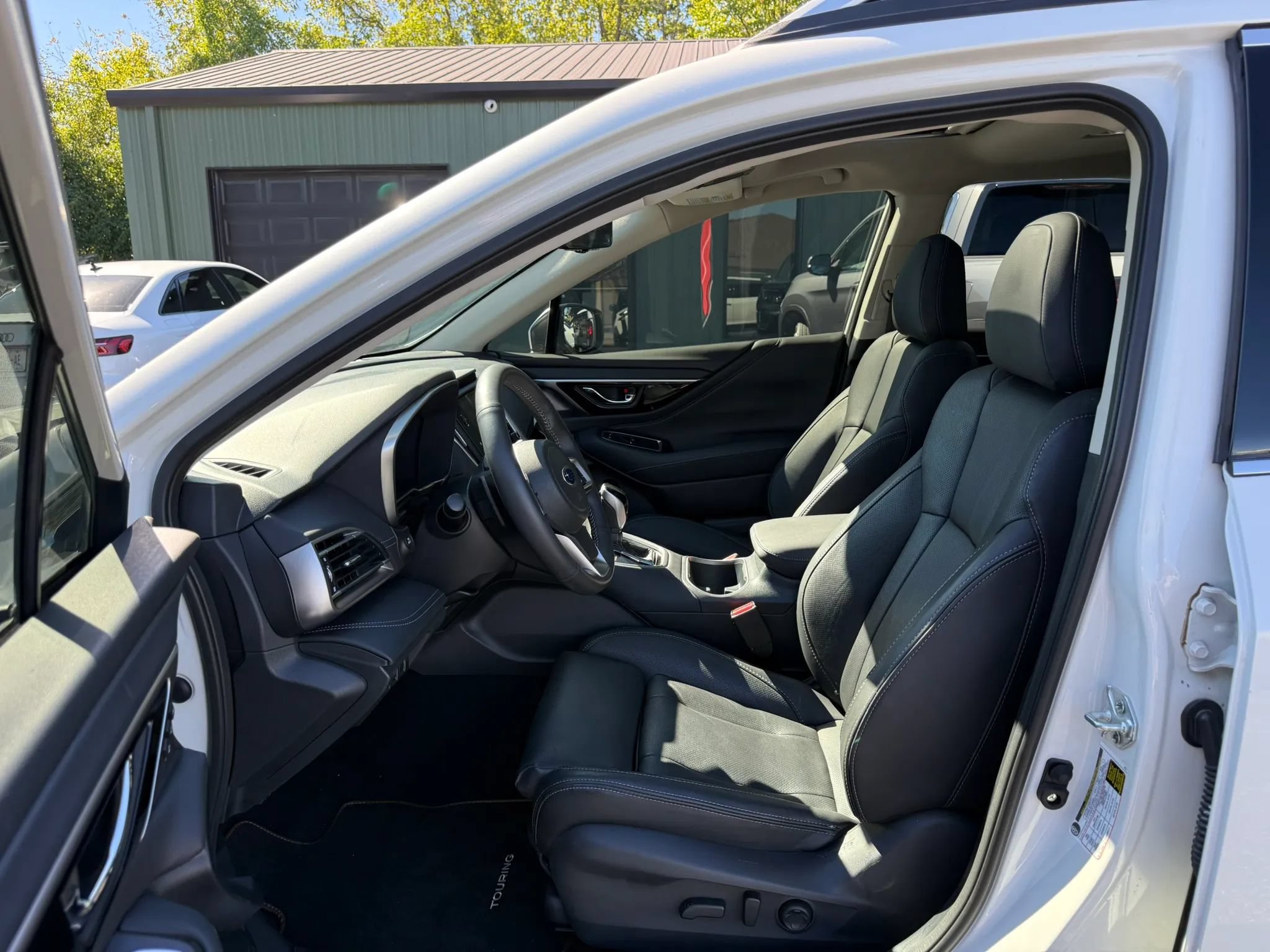 Used 2025 Subaru Outback Touring AWD/4WD image 2