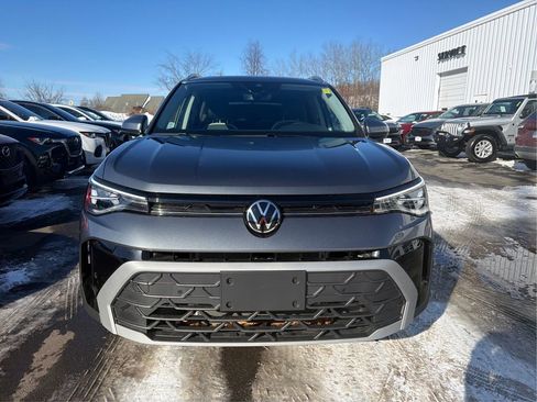 Used 2025 Volkswagen Taos SE image 23