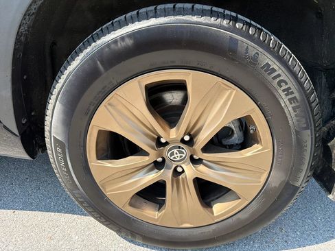Used 2022 Toyota Highlander Bronze Edition AWD/4WD image 12