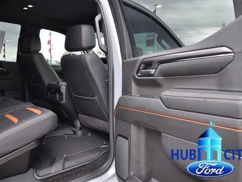 Used 2024 GMC Sierra 1500 AT4 w/ Technology Package AWD/4WD image 15