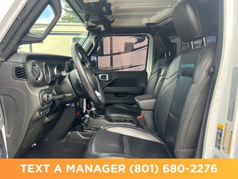 Used 2022 Jeep Wrangler Unlimited Rubicon 4xe w/ Cold Weather Group AWD/4WD image 11
