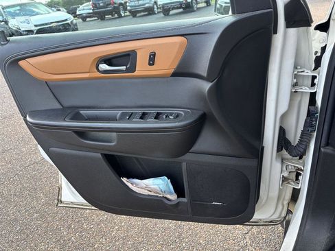 Used 2014 Chevrolet Traverse LT image 1