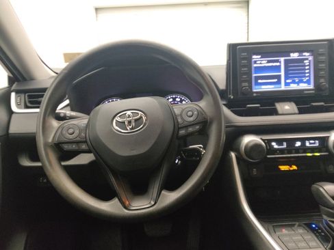 Used 2021 Toyota RAV4 LE AWD/4WD image 22