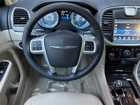Used 2014 Chrysler 300 image 16