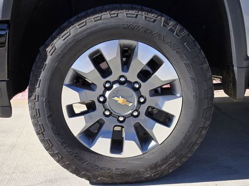Used 2024 Chevrolet Silverado 2500 Custom w/ Custom Value Package image 12