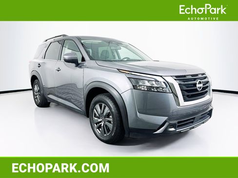 Used 2024 Nissan Pathfinder SV image 1