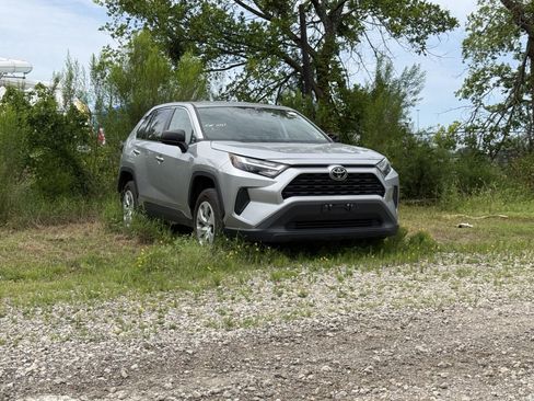 Used 2024 Toyota RAV4 LE AWD/4WD image 2