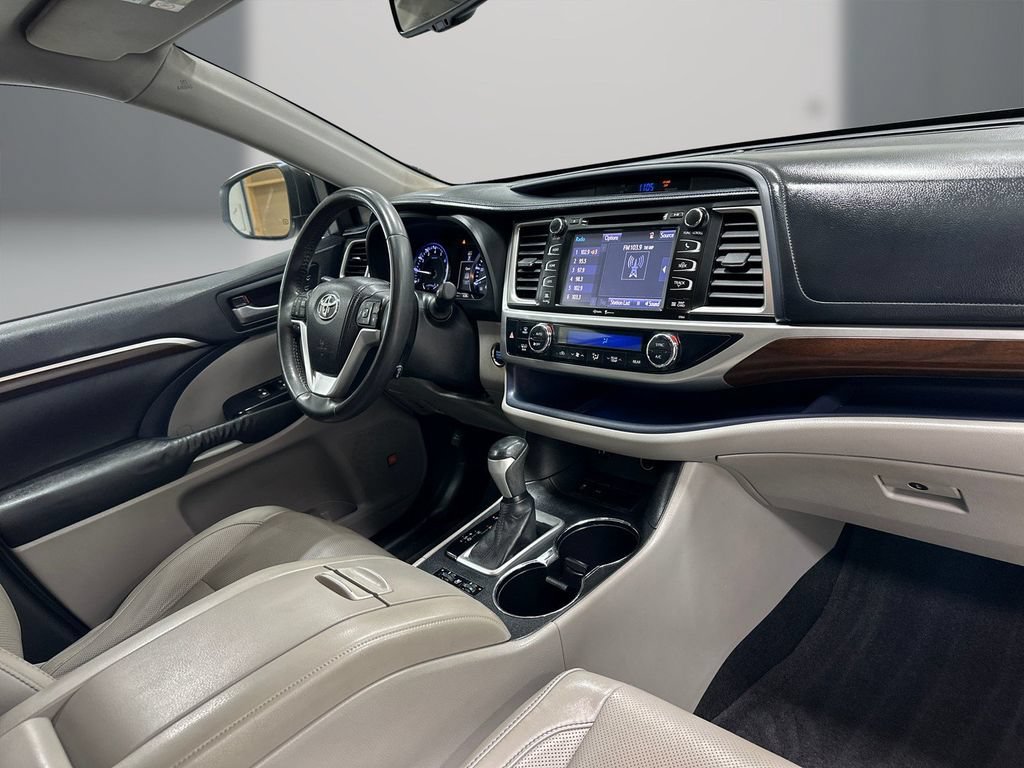 Used 2015 Toyota Highlander Limited FWD image 16