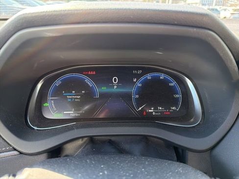 Used 2023 Toyota Venza Limited image 17