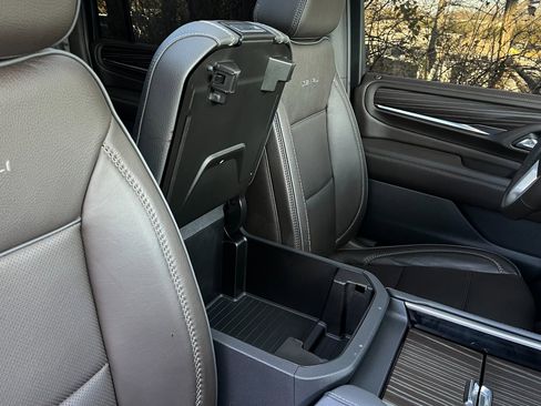 Used 2024 GMC Yukon XL Denali image 38